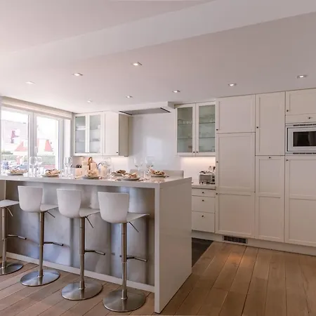 Апартаменты Spacious Nearby The Beach On Top Location In *