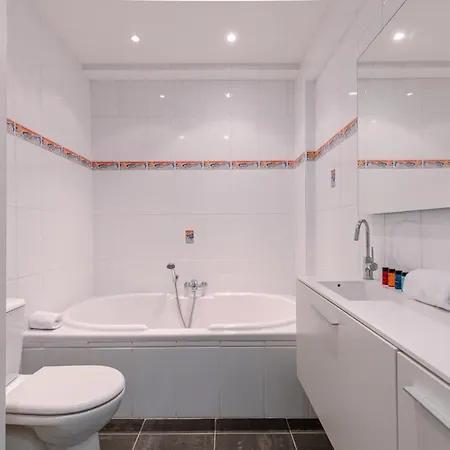 Spacious Nearby The Beach On Top Location In Апартаменты