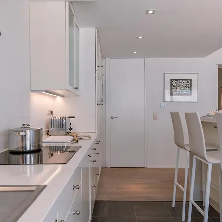 Апартаменты Spacious Nearby The Beach On Top Location In